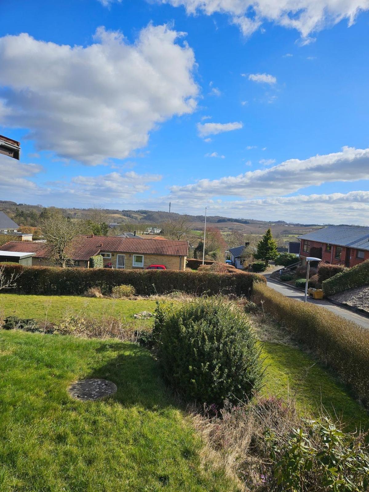 Spacious & Cozy In Tranquil Suburb Vejle